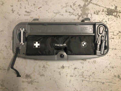 Оригинальный комплект для оказания первой помощи и хранения инструментов в заднем багажнике 2006-2008 BMW 750Li E66 - Изображение 1 из 4