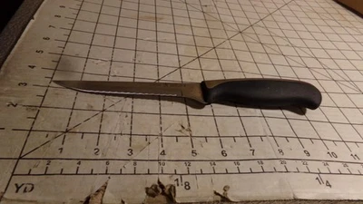 J. Faca de desossa A. Henckels International Everedge Plus #15524-140 lâmina 5,5" - Imagem 1 de 4