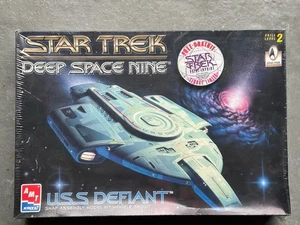 Star Trek Deep Space Nine U.S.S. Defiant A.M.T./Ertl Model Kit NEW SEALED 1996 - Picture 1 of 9