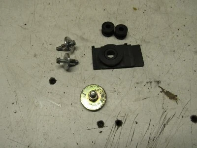 Honda VF700C 700 V45 1986 Magna ojales de tanque de gasolina Foto 1 de 4