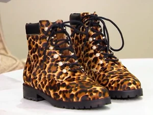 Jack Rogers Peyton Schnür-Perlenstiefel Leopard Hairclf 9,5/M Neu - Bild 1 von 1