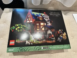 LEGO Ideas 21325: Mittelalterliche Schmiede (nicht mehr im Handel erhältlich) Burg versiegelt neu im Karton - Bild 1 von 2
