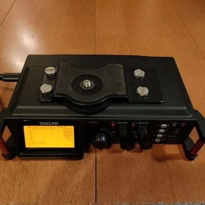 TASCAM DR-70D 4-Kanal Audio Aufnahmegerät Tragbarer Field Recorder Schwarz - Bild 1 von 12