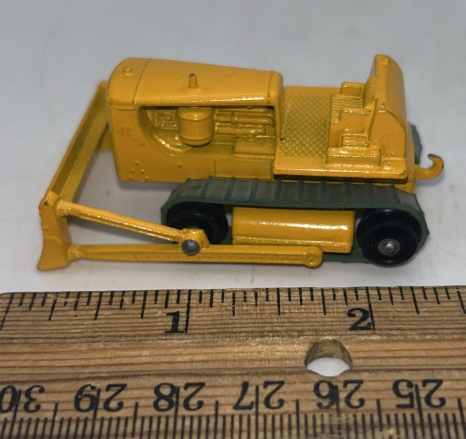 Lesney Matchbox Toys MB18d Caterpillar Bulldozer No.18 Amazing Condition - Image 1 of 4