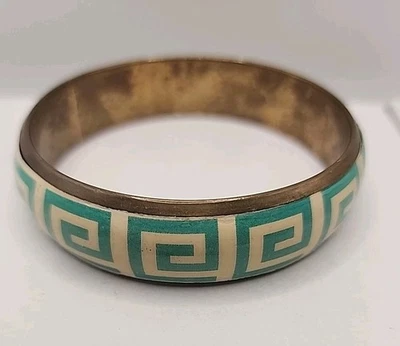 Pulsera vintage de latón en relieve con llave griega esmaltada verde azulado de 2,5" de diámetro Foto 1 de 4