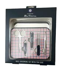 Ben Sherman Set Toelettatura Unghie Tagliaunghie Forbici Pinzette con Custodia di Latta - Foto 1 di 1
