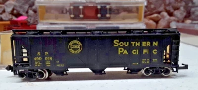 N Scale Atlas 3721 SOUTHERN PACIFIC COVERED HOPPER  (NS-59 - Image 1 of 4