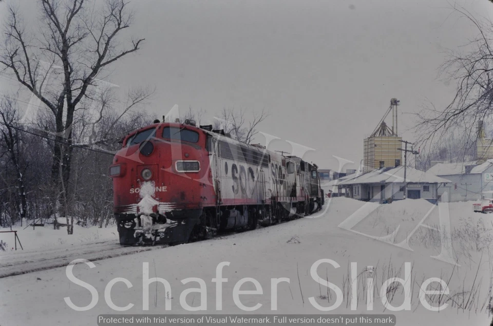 Unidades F Slide SOO LINE originales en la estación Slinger WI febrero 1979 Foto 1 de 1