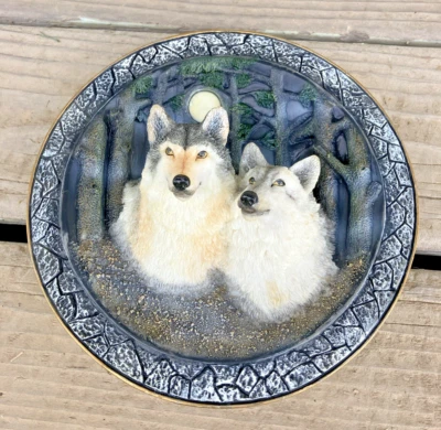 3D Wolf Duo Figurine 2 Wolves The Gray Rock Collection Amy & Addy Co Plate VTG - Image 1 of 4