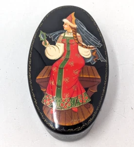 Vintage Russian Fairy Tale Tsarevna Hand Painted Metal Lacquer Oval Trinket Box - Picture 1 of 7