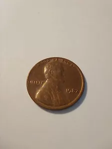 1982 LINCOLN MEMORIAL CENT Off Center Error Coin - Picture 1 of 2