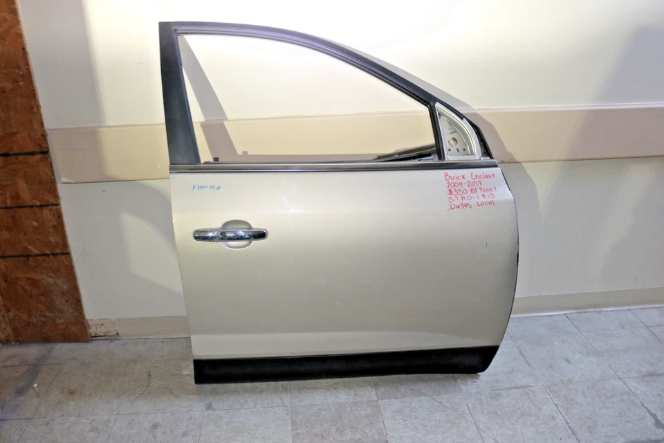 2009 2017 BUICK ENCLAVE RIGHT SIDE FRONT DOOR Foto 1 de 4