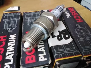SET OF 4 BOSCH SPARK PLUG PLATINUM W5DP PORSCHE 911 & LAMBORGHINI & BMW ...? - Picture 1 of 4