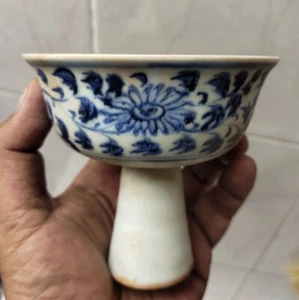 Chinese Annamese Thai porcelain | Estimated Yuan | B/White Stem Cup - Picture 1 of 5