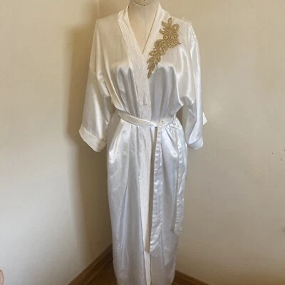 Conjunto de vestido y bata vintage interior. Diseño de oro sedoso blanco roto pequeño Foto 1 de 4
