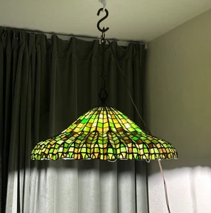 Lampada a sospensione 19'' Quoizel da collezione stile Tiffany vetro colorato verde loto - Foto 1 di 16