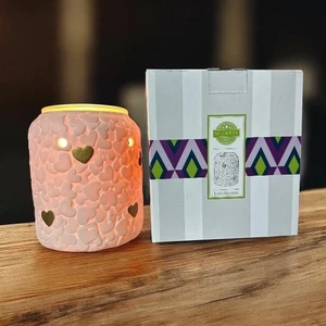 Calentador de cera Scentsy LOVE ABUNDS tamaño completo RETIRADO crema y corazones dorados amor nuevo en caja - Imagen 1 de 3