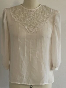 Mittelgroße transparente off-white Bluse mit Spitzeneinsatz - Top Zustand - Bild 1 von 7