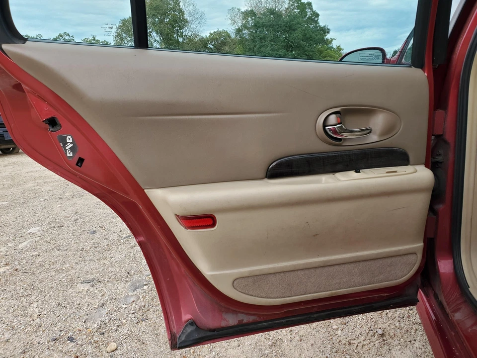 Panel de puerta interior trasero izquierdo (sin manija) (sin interruptores) Buick LeSabre 2000-2005 Foto 1 de 4