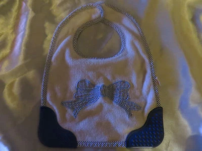 BABERO AZUL BEBÉ MUNCHKIN, CON EXTREMOS MASTICABLES Foto 1 de 3