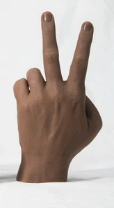 Manichino in silicone maschio sinistro posabile mano scura - modello da esposizione Prop a grandezza naturale - Foto 1 di 6