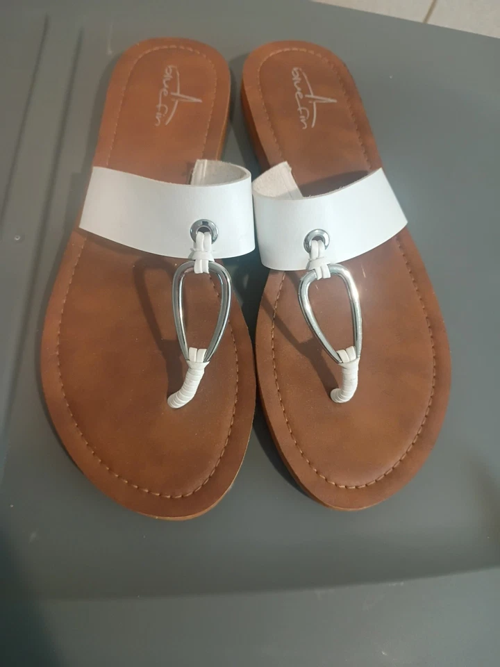 Bluefin Women's White Slip On Sandals 11 Medium Brand New - Image 1 of 4