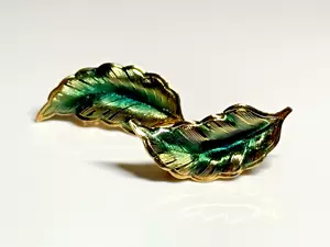 Vintage Clip on Earrings Gold Metal Green Enamel Leaf Design Signed - Picture 1 of 11