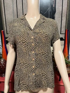 Karen Scott Petites Blouse Top Women's SZ  PM Leopard Short Sleeves 100% Silk - Picture 1 of 7