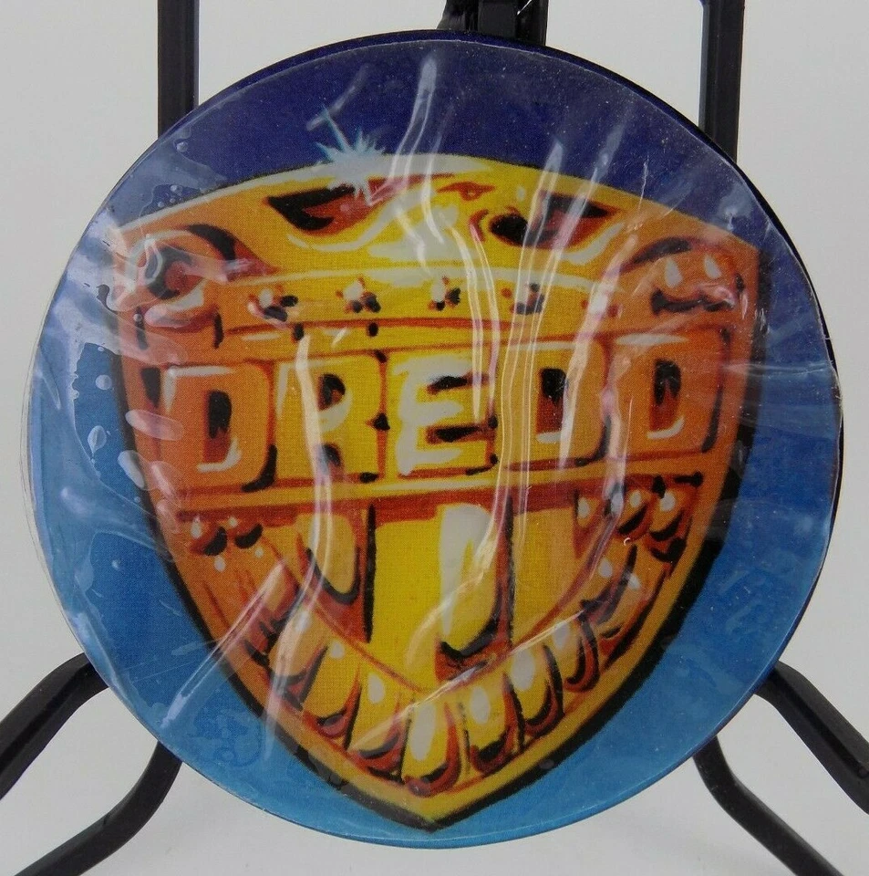 DIFÍCIL DE ENCONTRAR Bally Judge Dredd Pinball Plástico Promocional Promoción Posavasos 3.75"! Foto 1 de 1