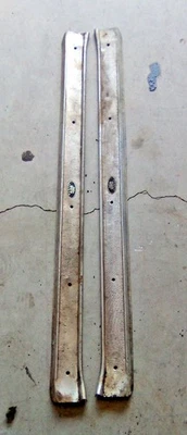 1967 Buick Wildcat carpete peitoril placas LOC-194DG - Imagem 1 de 4