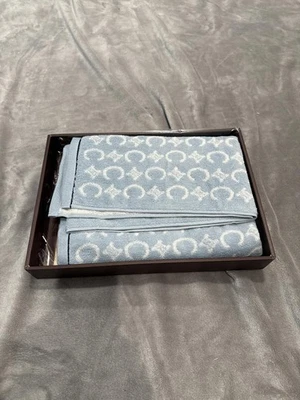 Toalla Celine Patrón Logotipo Azul y Blanco NUEVA en caja Foto 1 de 4