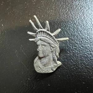 Vintage Statue of Liberty Face Tie Pin Lapel Hat Pewter Tone 1886 1986 - Picture 1 of 9