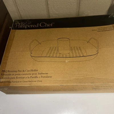 The Pampered Chef BBQ Roasting Pan & Can Holder 2714 NEW Open Box Never Used - Image 1 of 4