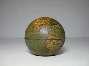 F122 VINTAGE PEQUEÑO GLOBO TERRAQUEO FABRICADO EN METAL.SE DESMONTA EN 2 PARTES - Imagen 1 de 5