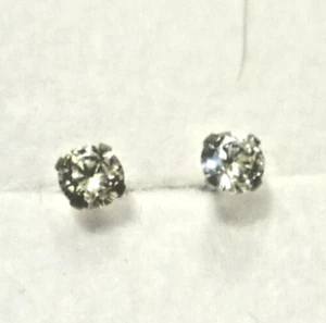 TINY MINAMALIST 9CT WHITE GOLD CLEAR STONE STUD EARRINGS NOT SCRAP 0.25g 3mm BOX - Picture 1 of 15