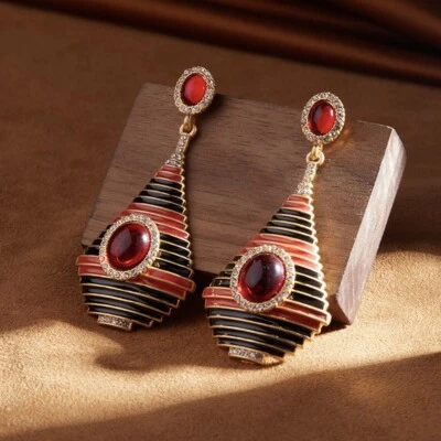 Pendientes colgantes estilo Art Deco rojo y negro con pedrería Foto 1 de 4