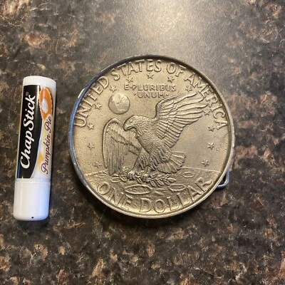 Hebilla de cinturón inversa de cuarto de dólar libertad permanente artesanal de metal Indiana de colección Foto 1 de 2