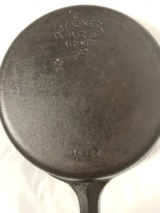 Vintage Wagner Ware Sidney -O- 1056E #6 Cast Iron Skillet 9" / Double Spout - Picture 1 of 6