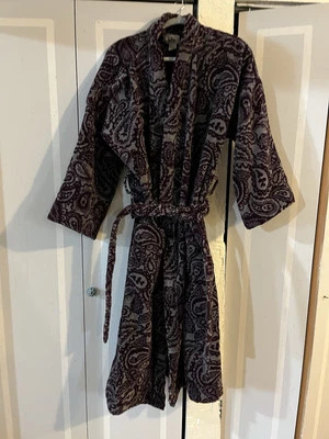 Vintage Bill Blass Paisley Patterned Robe: Mens 100% Cotton. Maroon And Grey.  - Image 1 of 4