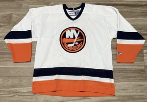 Size XL - Vintage New York Islanders CCM White 4th Generation Replica Jersey - Picture 1 of 9