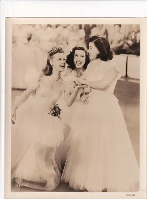 GLORIA DE HAVEN JUNE ALLYSON + Nancy Walker en Best Foot Forward 1943 FOTO 410 Foto 1 de 2