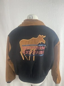 Chaqueta de Colección Northern Exposure Promocional Limitada con Emblema Marty The Moose - Imagen 1 de 4