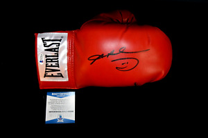 Legend Sugar Ray Leonard Signed Everlast Boxing Glove with Beckett COA #WA95648