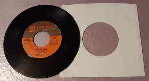 Frank Sinatra Give Her Love/Somethin' Stupid by Reprise 7" Vinyl 45rpm Record - Picture 1 of 2
