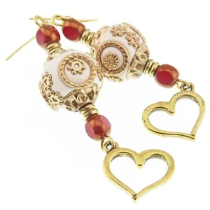 Preciosos pendientes dorados de corazón y cuentas ornamentadas de San Valentín de SoniaMcD - Imagen 1 de 8