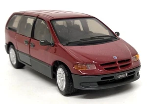 Maisto 1/26 - Chrysler Voyager Minivan Red Grey 1996 Diecast model car - Picture 1 of 7