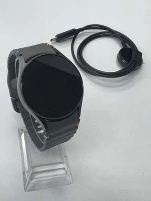 Samsung Galaxy Watch 7 40mm gps Green Smartwatch SM-L300 - Image 1 of 4