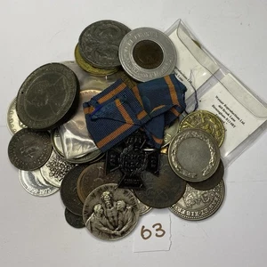 486g-MIXED TOKENS, MEDALS & COINS-UNSORTED & UNRESEARCHED COMBINE POST ONLY UK - Picture 1 of 3