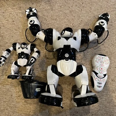 WowWee Robosapien Humanoid R/C Robot 14" Black/White Remote with Control & Mini - Image 1 of 4