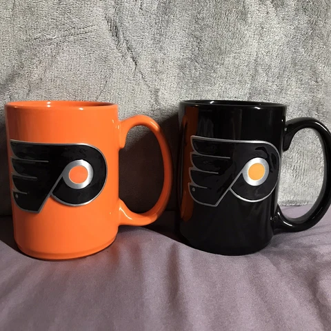 Philadelphia Flyers Set Of 2 Raised Emblem Coffe Cups/Mugs New Cover